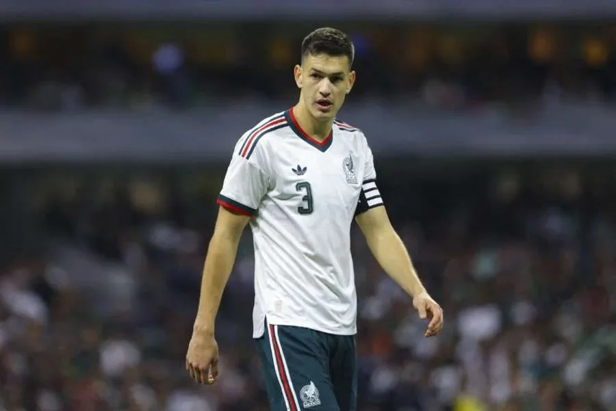 César Montes sale lesionado en Rusia y enciende las alarmas en el Tri