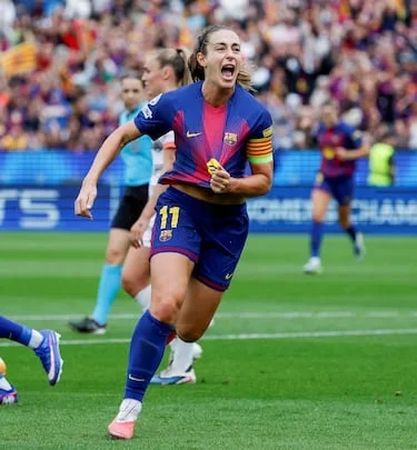 La principal integrante de este listado no podía ser otra que la dos veces Balón de Oro. A sus 32 años, la capitana del Barcelona centra la actualidad blaugrana al estar su futuro en el aire por la finalización de su contrato… Y es que la de Mollet está rindiendo de forma sobresaliente por segunda temporada seguida, tras su recuperación de la lesión de cruzado, y ya roza sus cifras del curso del primer Balón de Oro. Lleva 20 goles y 12 asistencias y tiene a toda su afición pendiente de su decisión…